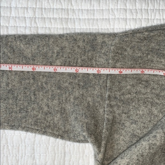 Banana Republic Heritage Cashmere sweater - Picture 12 of 13